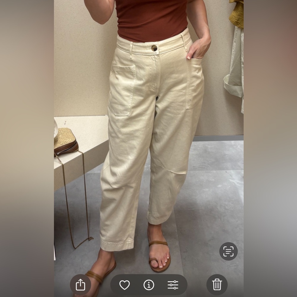 Melrose & Market Barrel Leg Jeans Pants in Cream / Ivory Dove